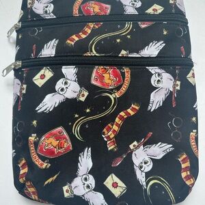 NWOT Harry Potter Gryffindor Hedwig Purse